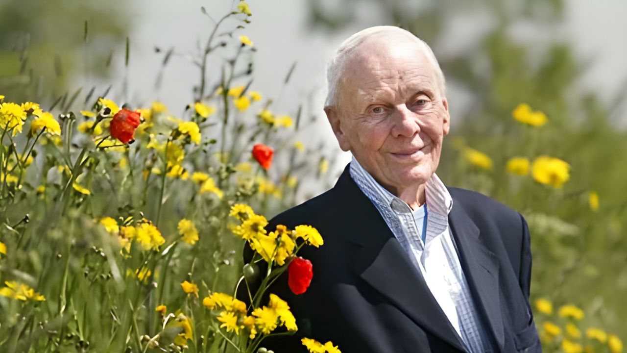 Bill Deedes British Politician and Editor of The Daily Telegraph