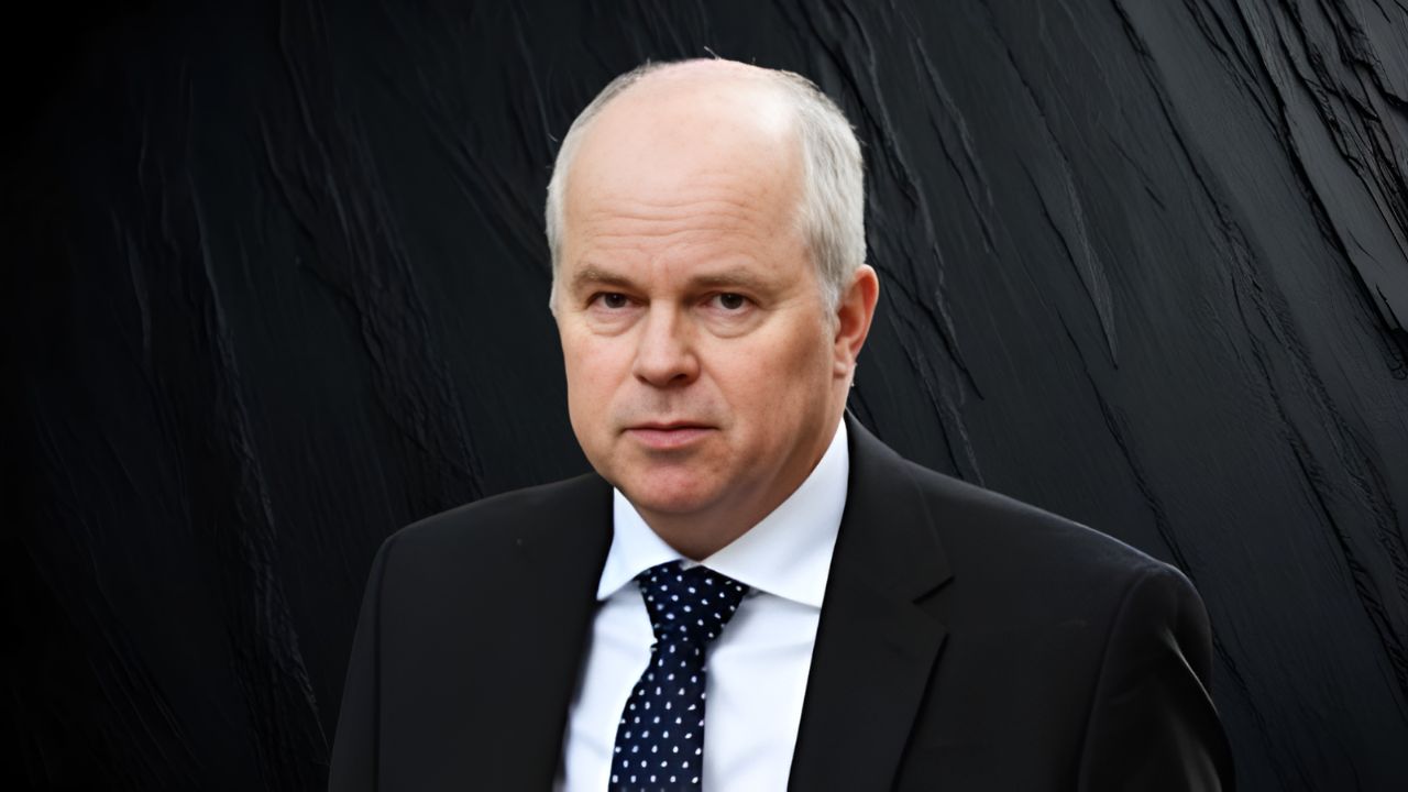Sir Robbie Gibb – British Journalist & Communications Leader – Biography Points