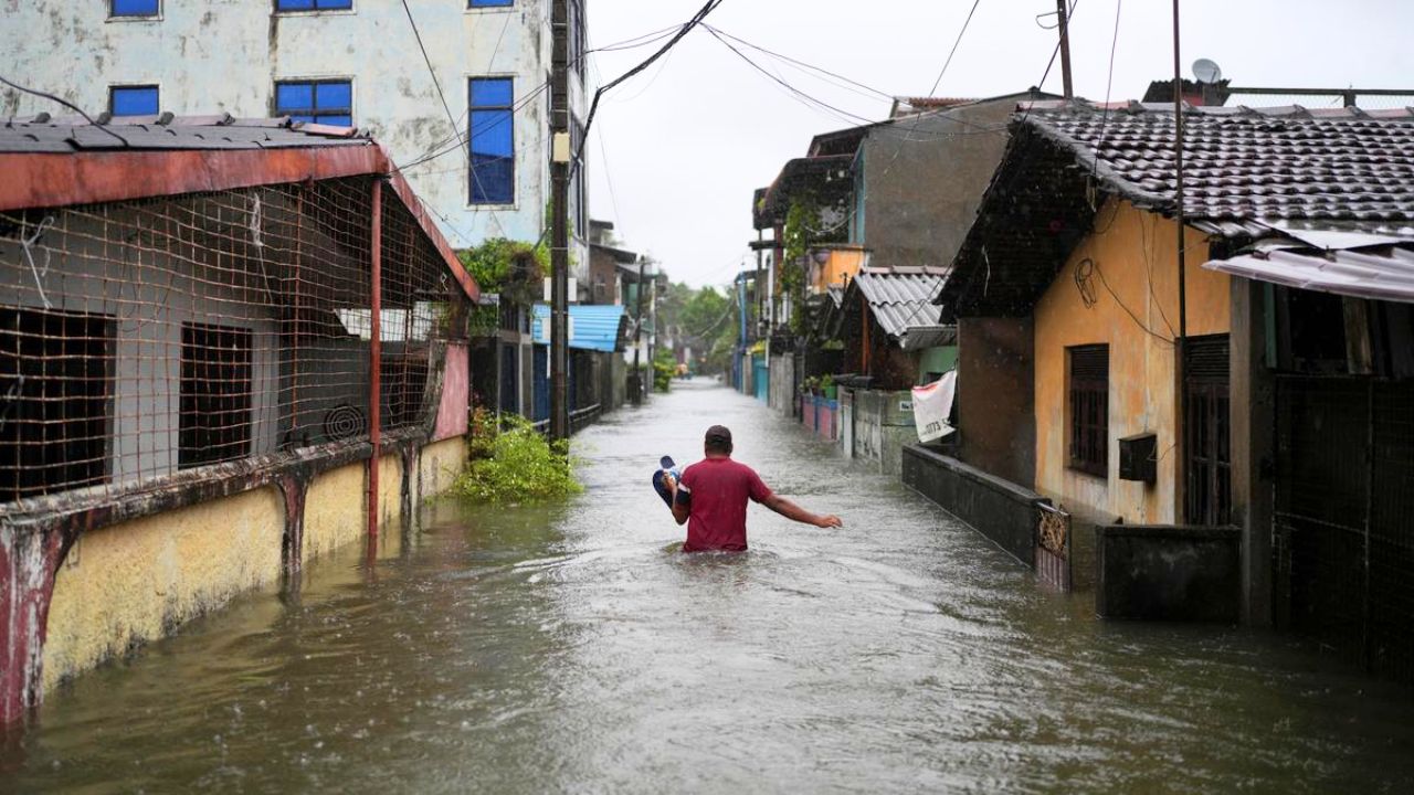 Residents wading through floodwaters in Sri Lanka after Cyclone Ditwah&rsquo;s torrential rains &ndash; Biography Points