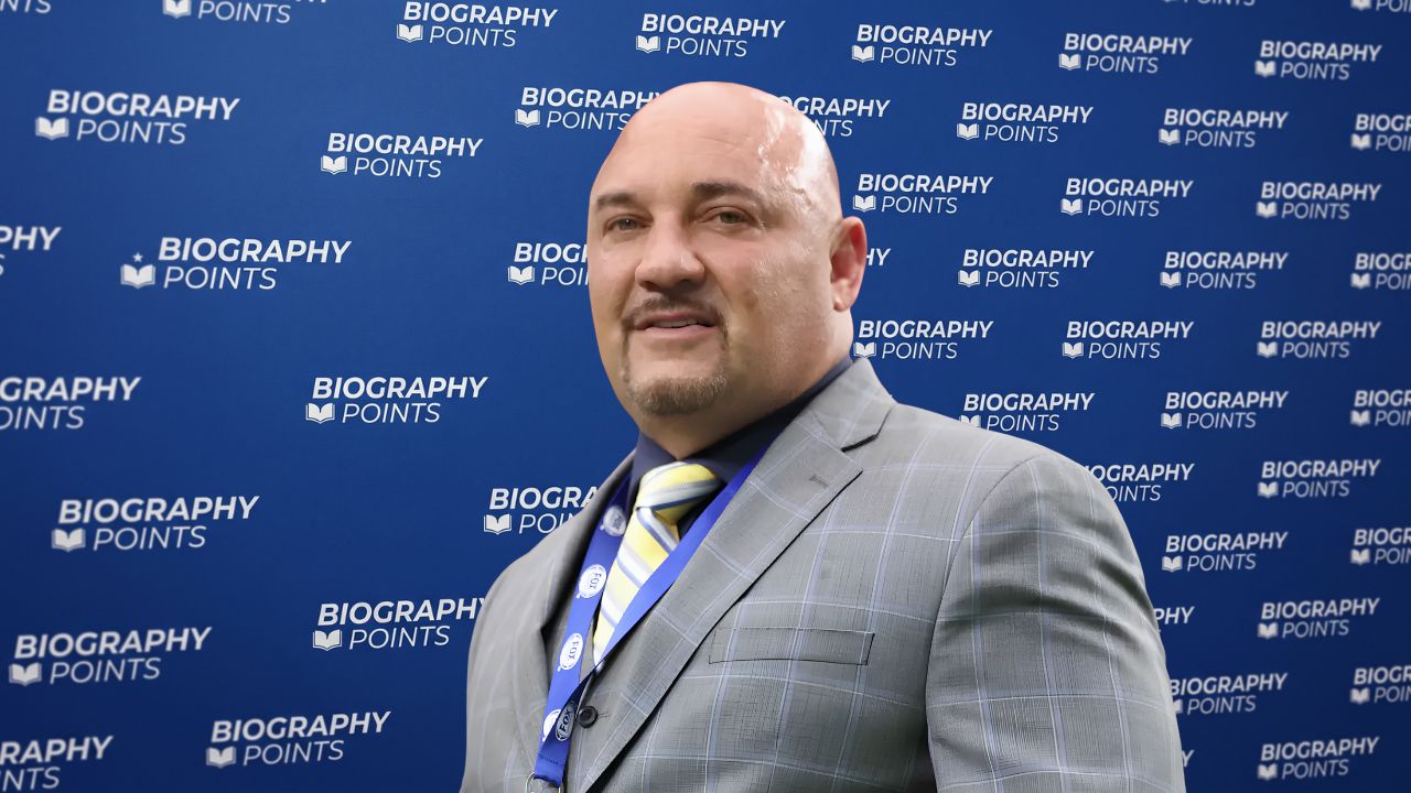 Jay Glazer height and full body appearance as seen on FOX NFL Sunday broadcast