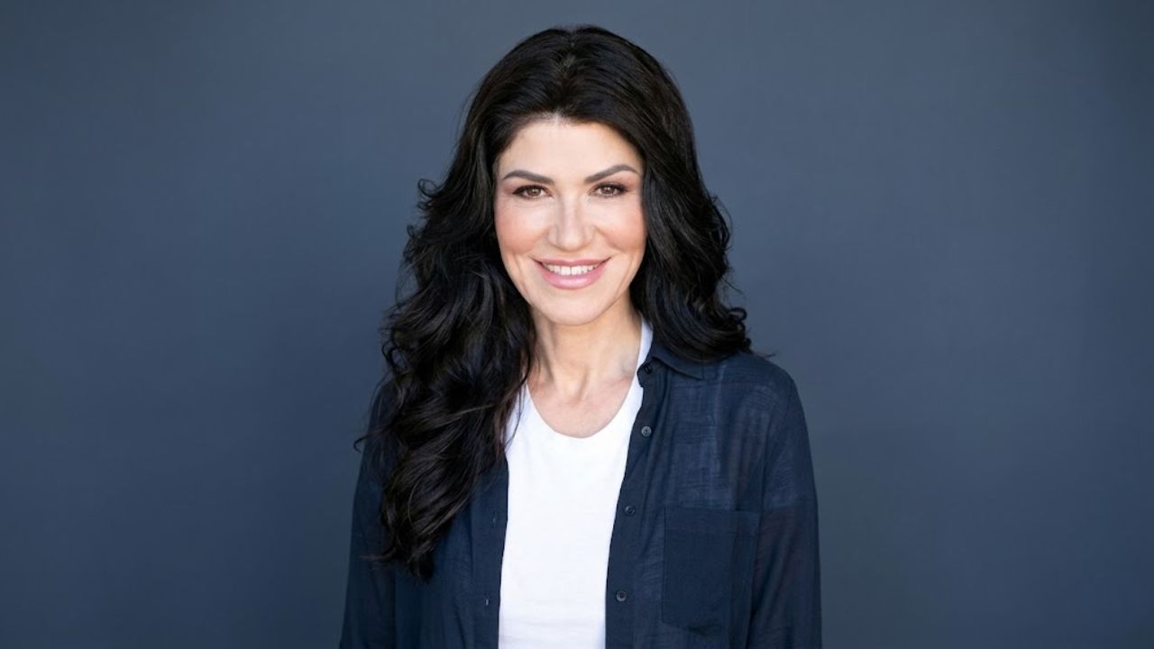 Luzelba Mansour smiling in a professional setting
