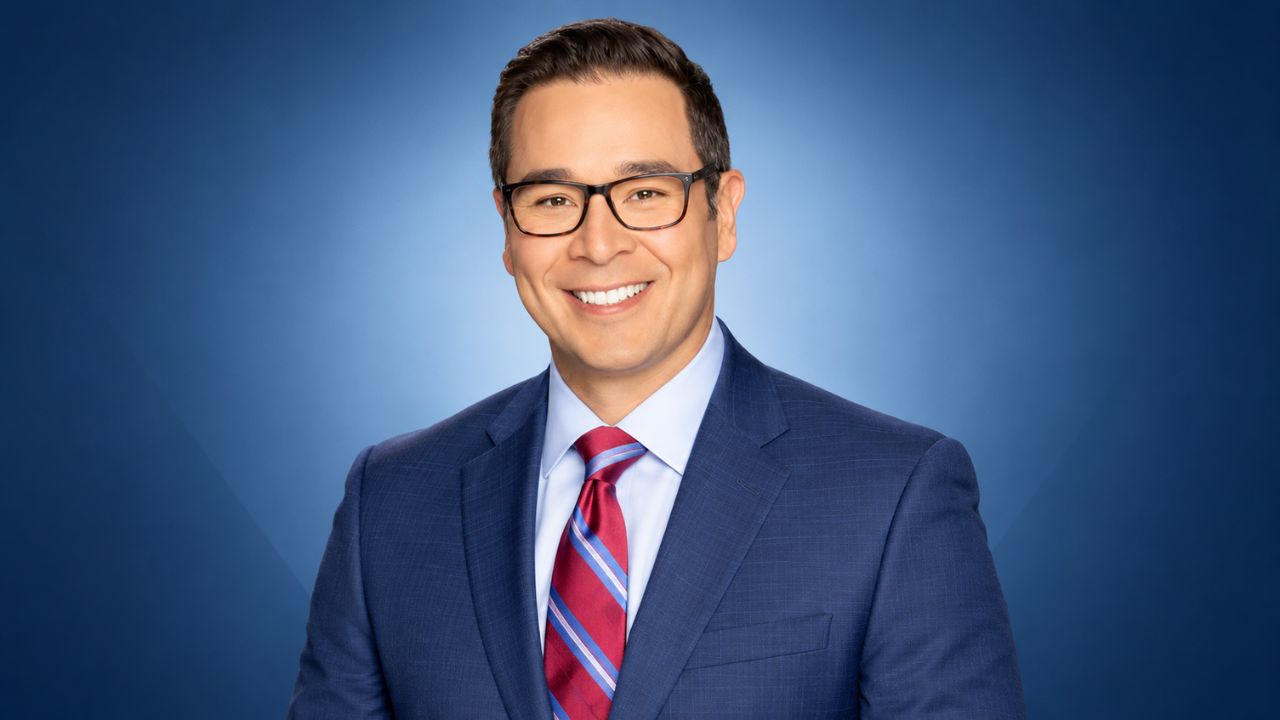 Rob Elgas age and profile — ABC7 Chicago anchor and reporter