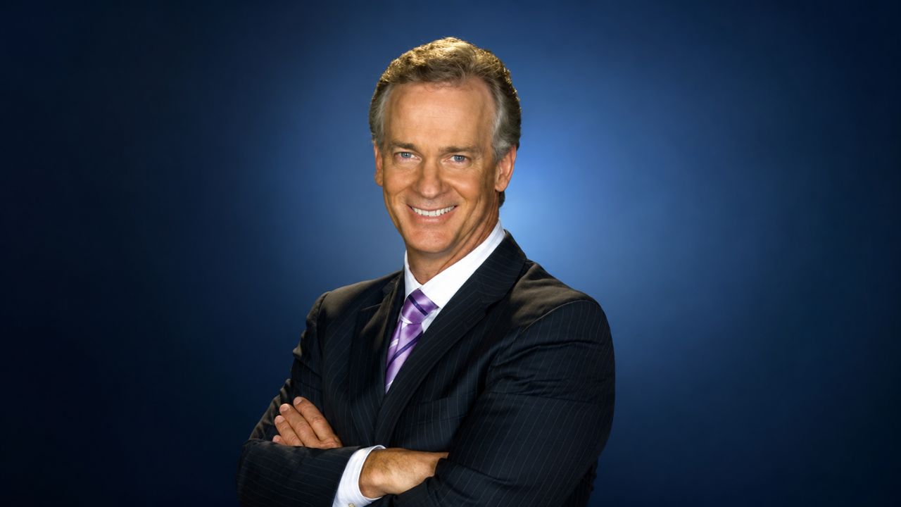 Trace Gallagher net worth — Fox News anchor and chief breaking news correspondent